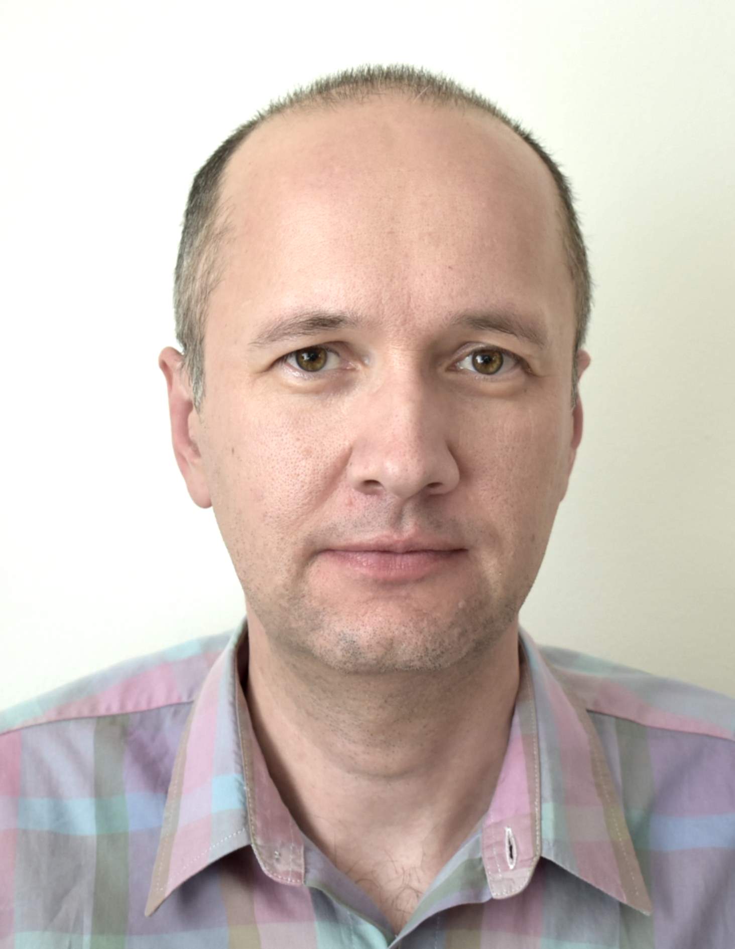 Branislav Hredzak