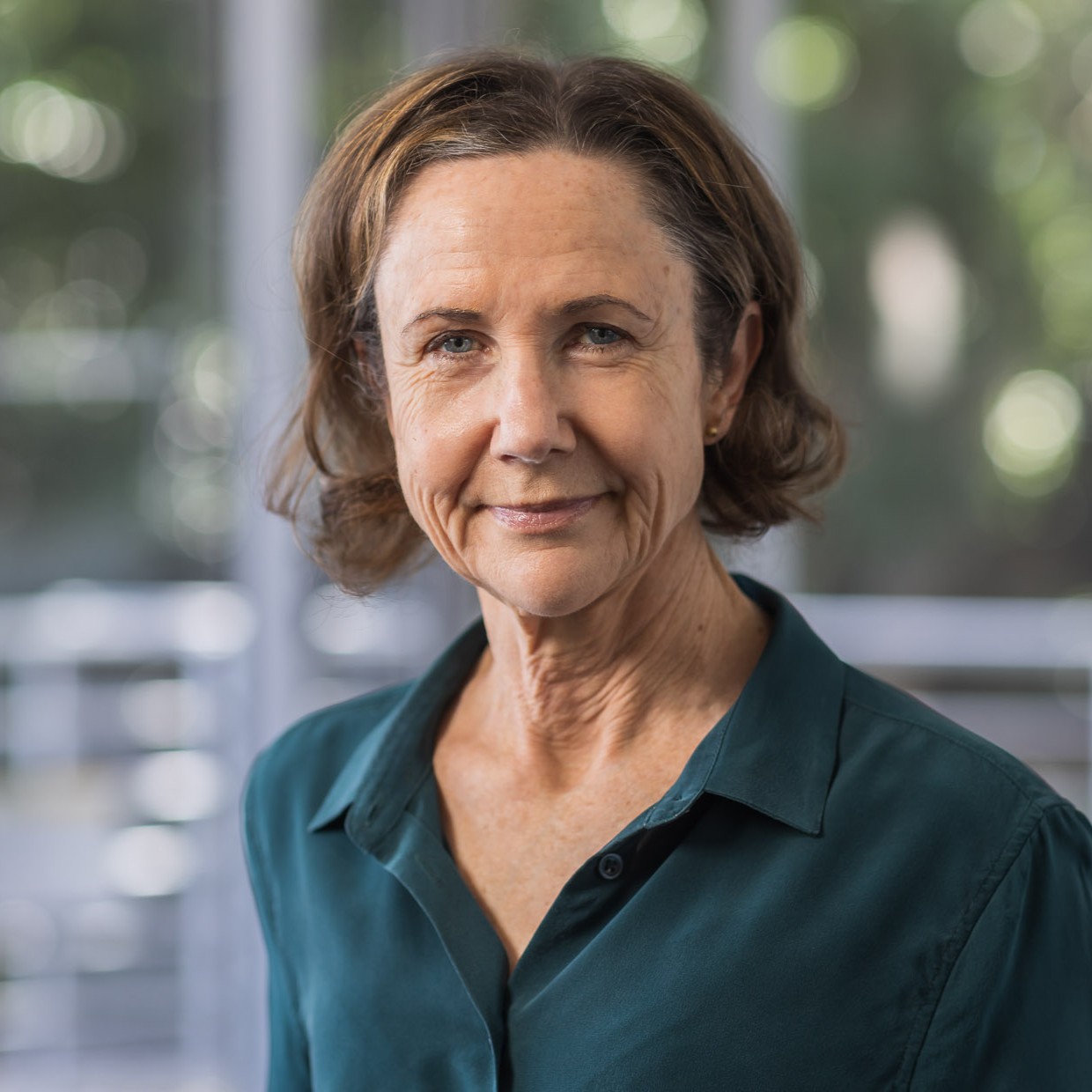 Ms Regine Chapman-Davies